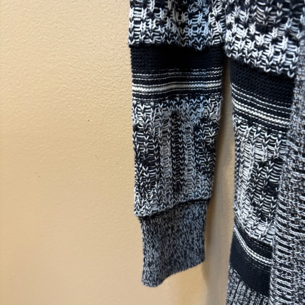 Gap Shawl Collar Cotton Cardigan Black White Aztec Pattern Size XS NWOT - Picture 6 of 7